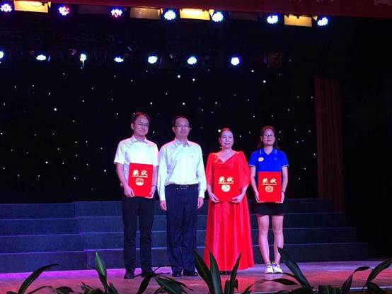 说明: C:\Users\ann\Documents\Tencent Files\16989927\FileRecv\MobileFile\商学院合唱比赛2.JPG