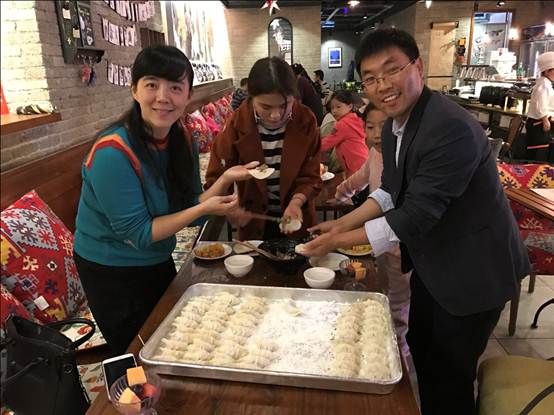 说明: C:\Users\ann\Documents\Tencent Files\16989927\FileRecv\商学院包饺子比赛.JPG