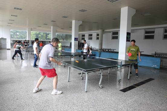 说明: E:\党宣团工会小组\20170910教职工体育活动比赛\EC7A9081.JPG